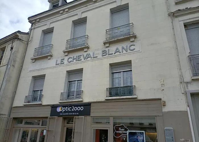 Le Cheval Blanc La Chartre Sur Le Loir